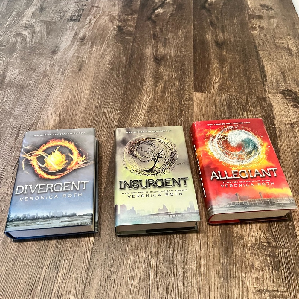 Divergent book series by Veronica Roth
